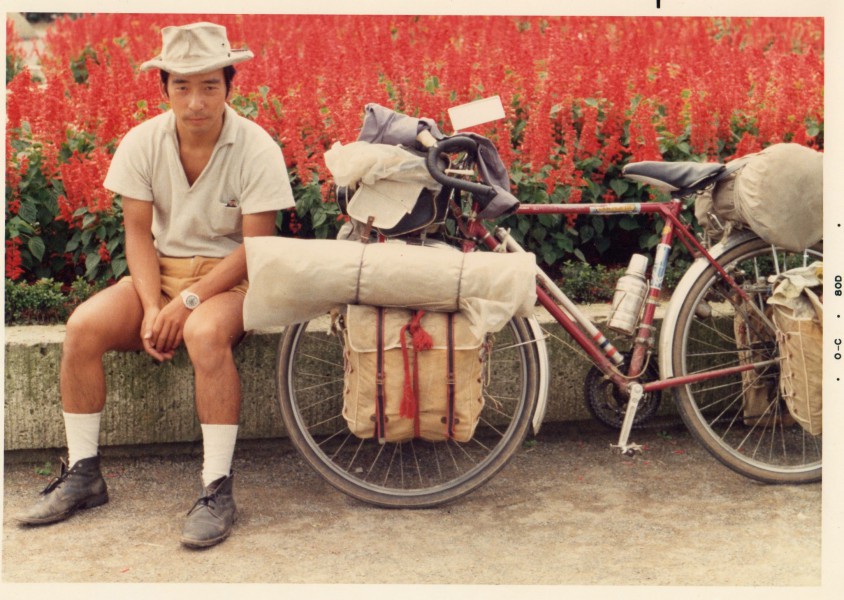 サルビア花壇と自転車（1970年9月福井市内の公園で）